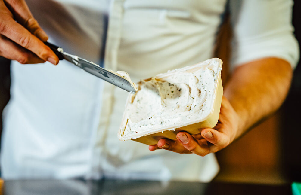Lebo Plantz plant-based cream cheese