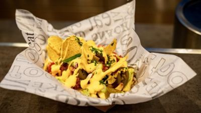 lebo-cheezer-kaassaus-loaded-fries